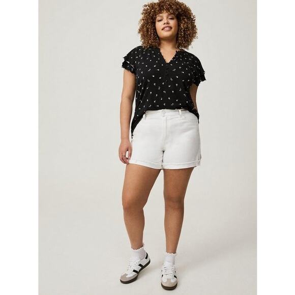 TORRID 5" Perfect High-Rise Jean Short White Plus Size 26 - Picture 1 of 14
